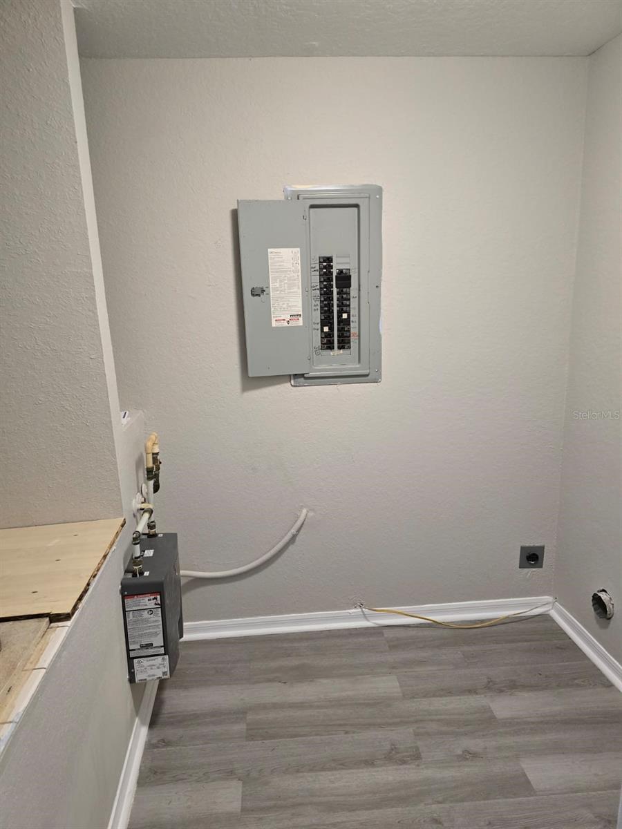 678 HOWEY RD, GROVELAND, FL, 34736