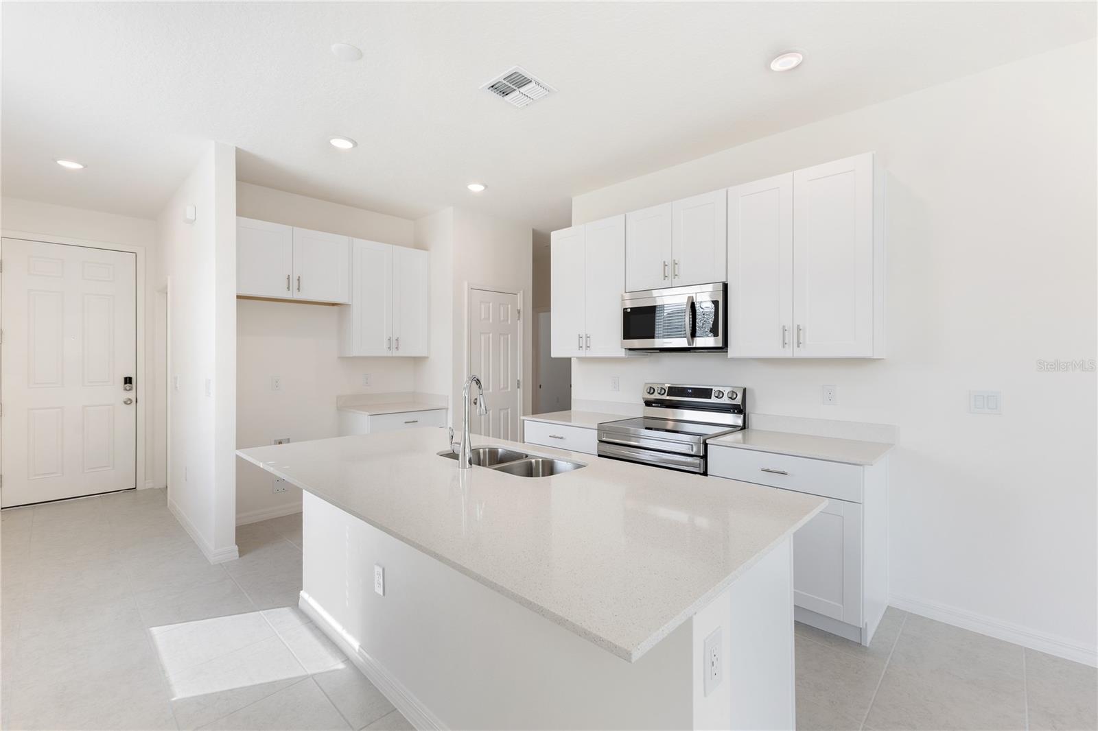 738 LEMON AVE, FRUITLAND PARK, FL, 34731