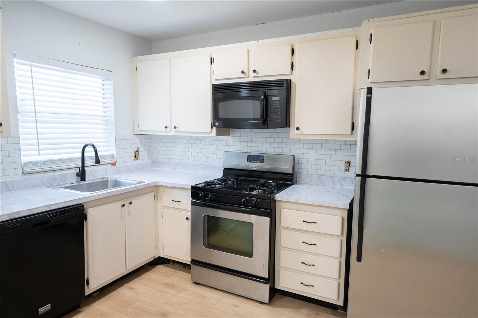 100 EL CAMINO DR #102, WINTER HAVEN, FL, 33884