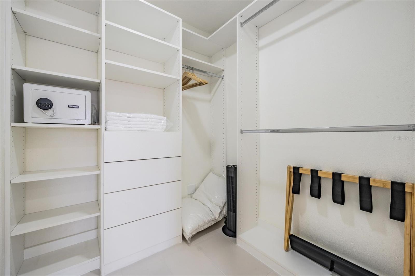 519 LOQUAT DR, ANNA MARIA, FL, 34216