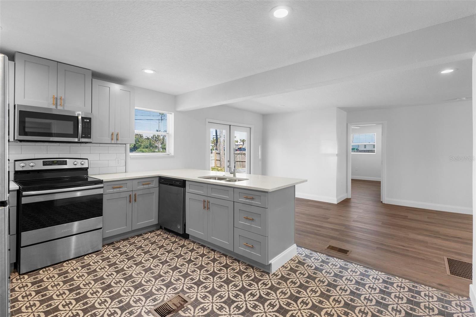 217 VALENCIA DR, ORMOND BEACH, FL, 32176