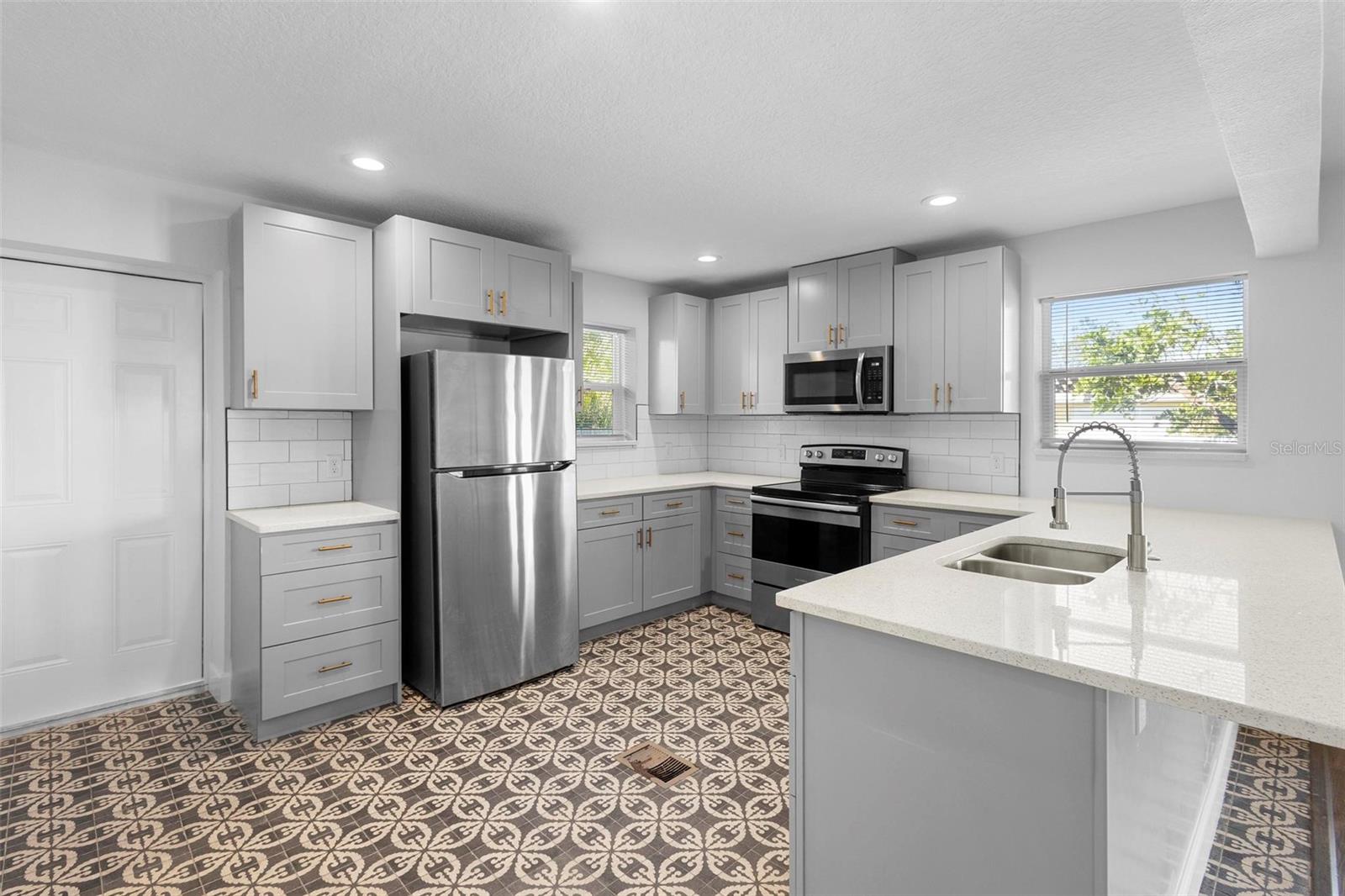 217 VALENCIA DR, ORMOND BEACH, FL, 32176