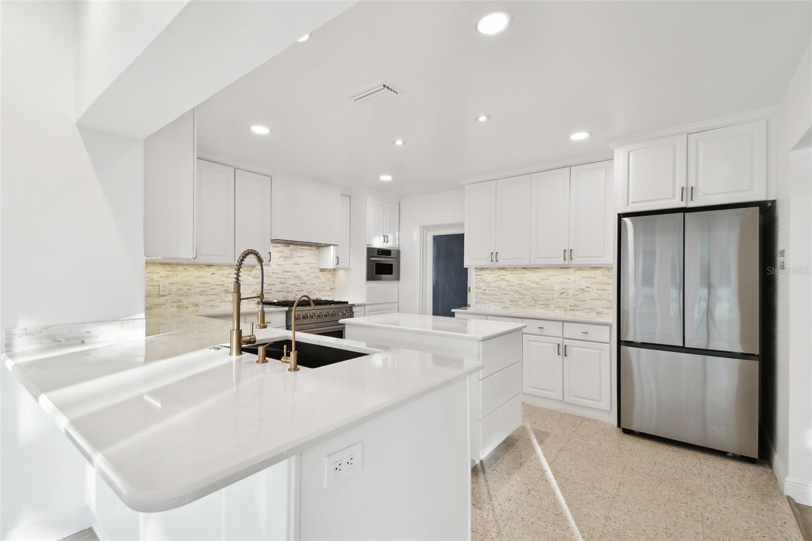 201 S SHORE CREST DR, TAMPA, FL, 33609