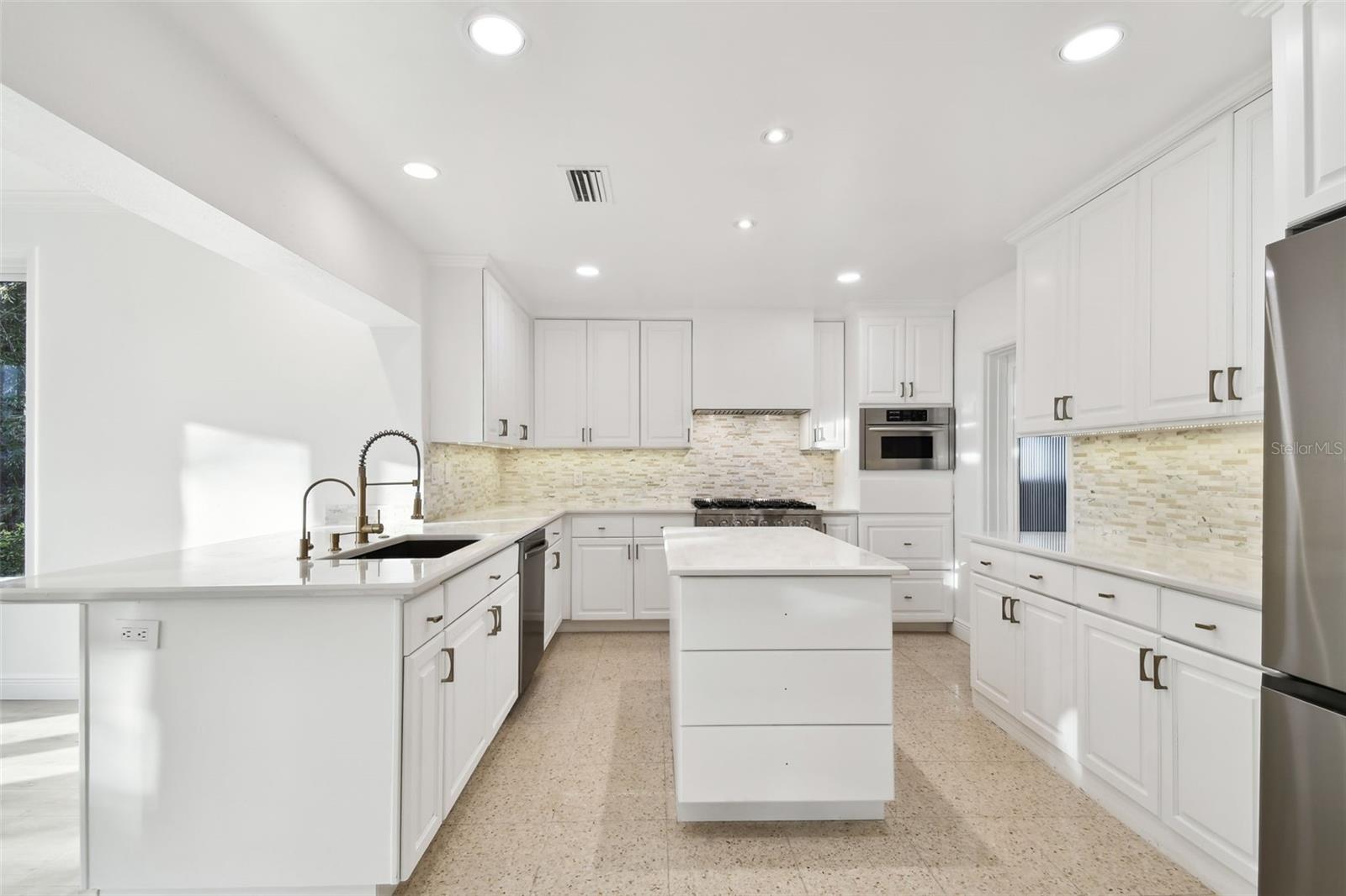 201 S SHORE CREST DR, TAMPA, FL, 33609