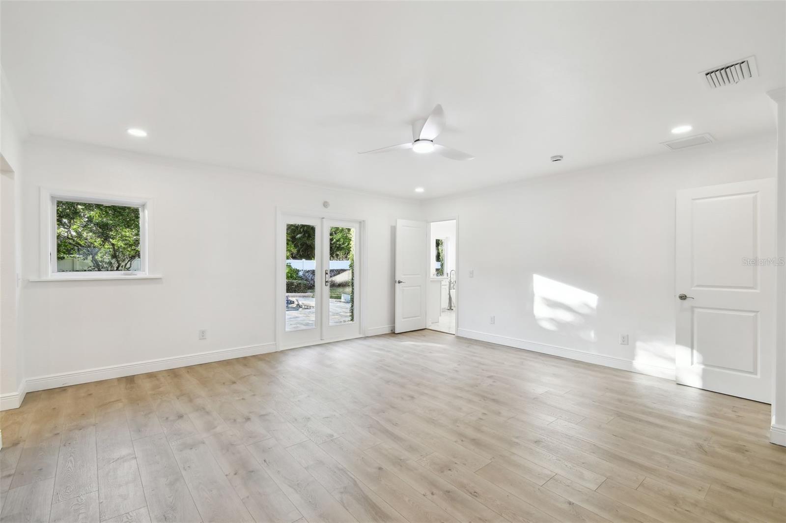 201 S SHORE CREST DR, TAMPA, FL, 33609