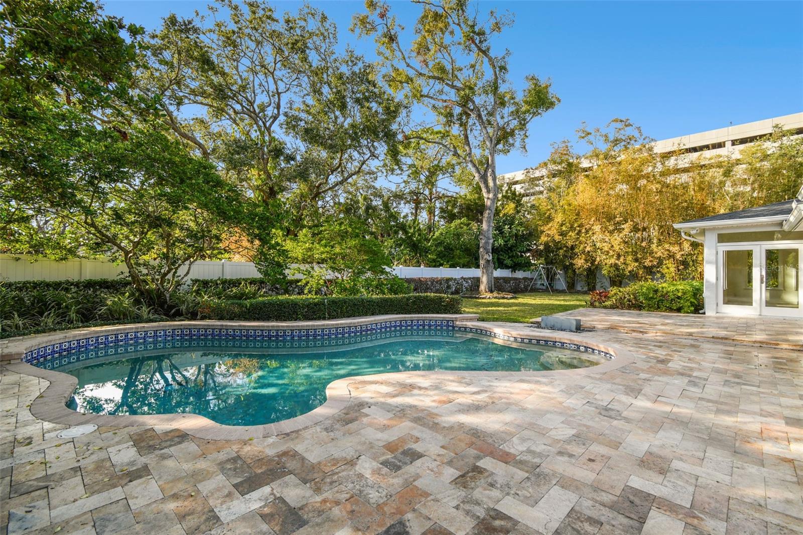 201 S SHORE CREST DR, TAMPA, FL, 33609