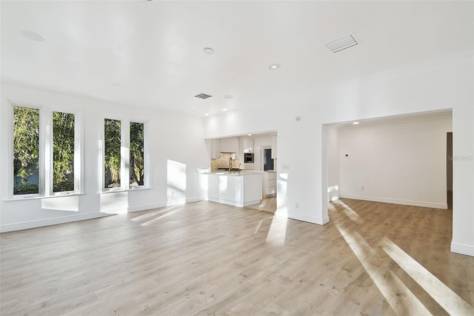 201 S SHORE CREST DR, TAMPA, FL, 33609