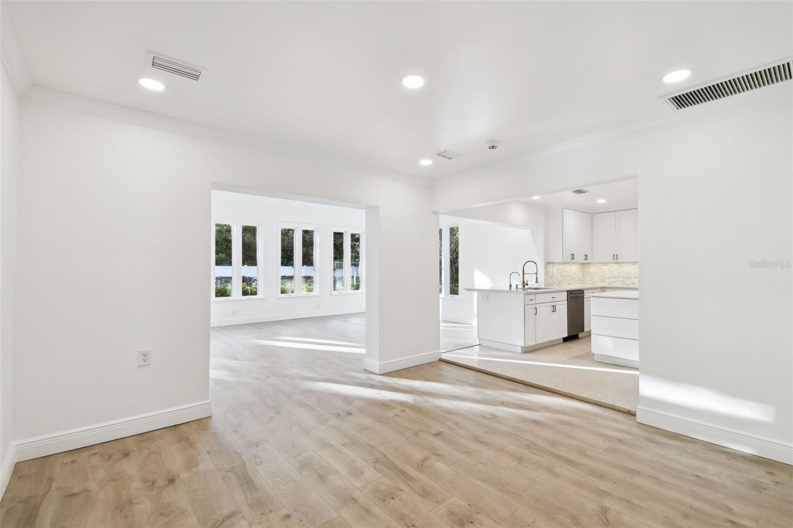 201 S SHORE CREST DR, TAMPA, FL, 33609