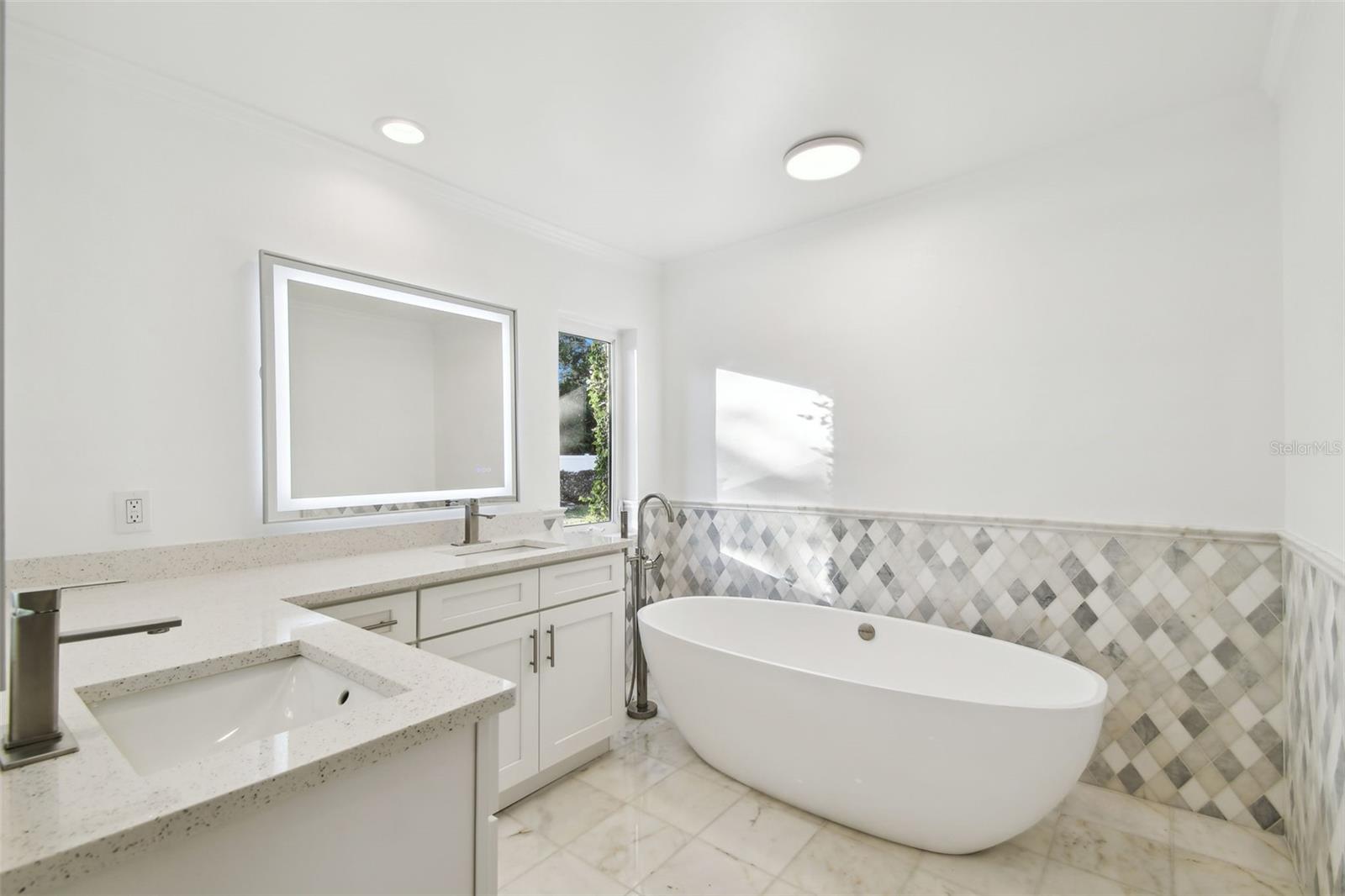 201 S SHORE CREST DR, TAMPA, FL, 33609