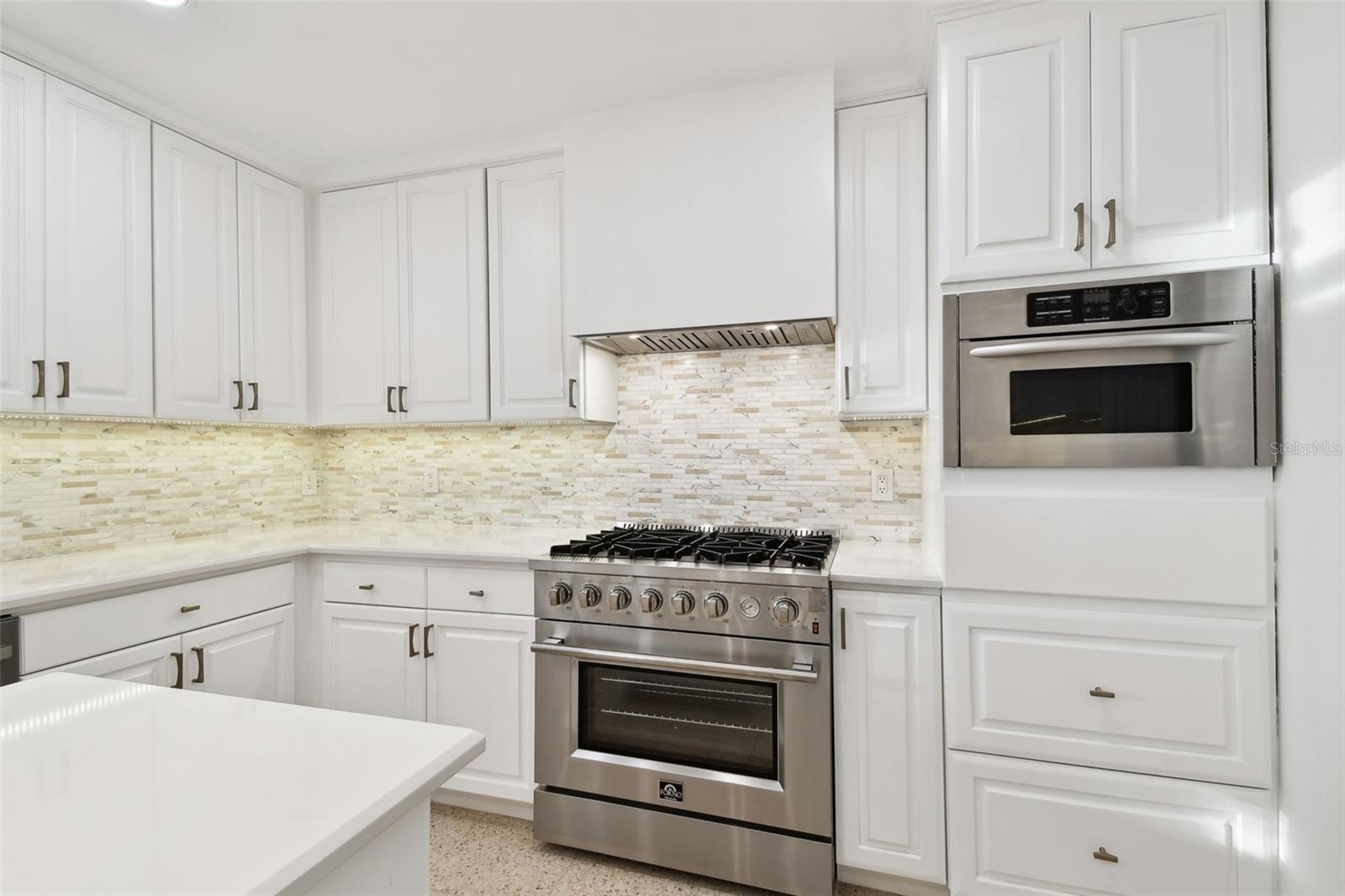 201 S SHORE CREST DR, TAMPA, FL, 33609