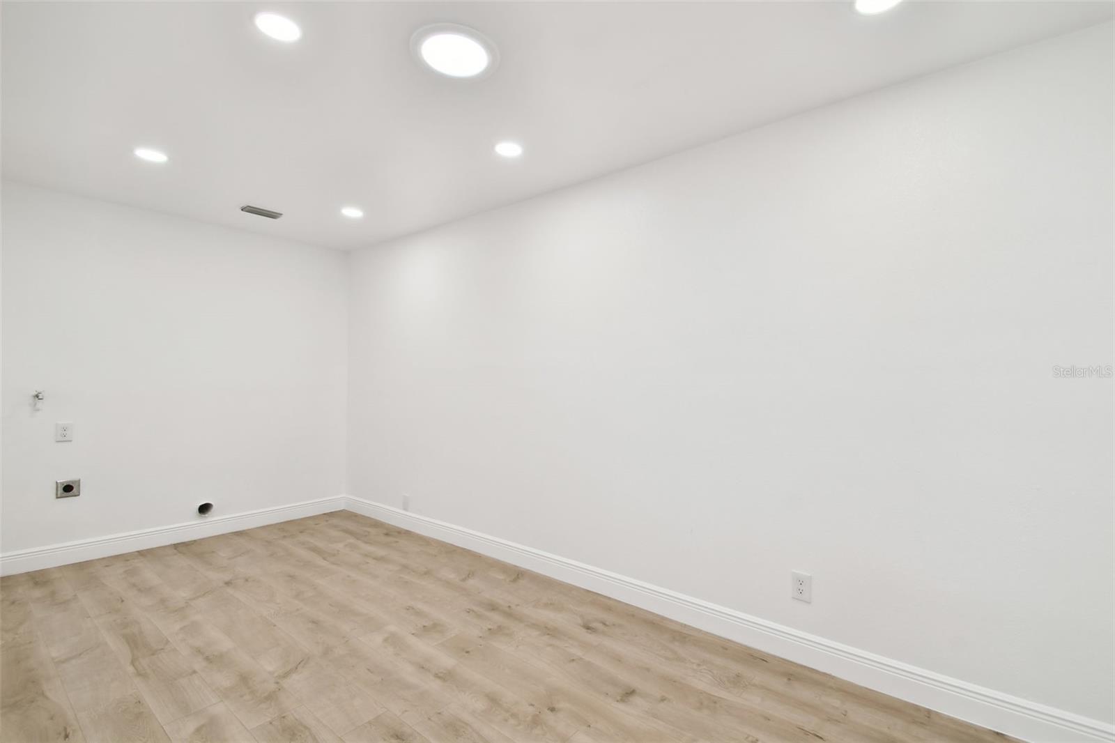 201 S SHORE CREST DR, TAMPA, FL, 33609