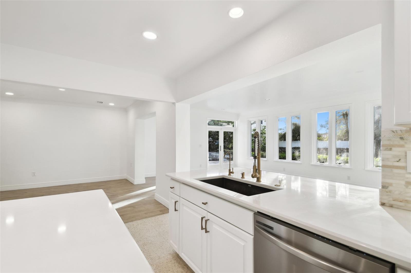 201 S SHORE CREST DR, TAMPA, FL, 33609