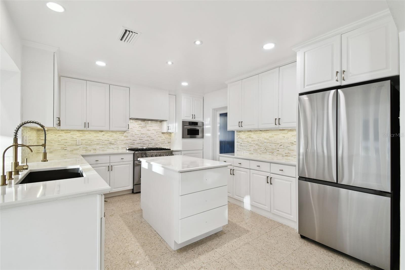 201 S SHORE CREST DR, TAMPA, FL, 33609