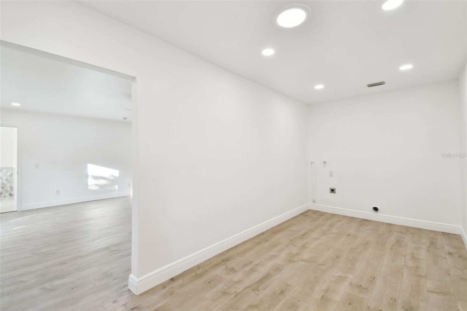 201 S SHORE CREST DR, TAMPA, FL, 33609