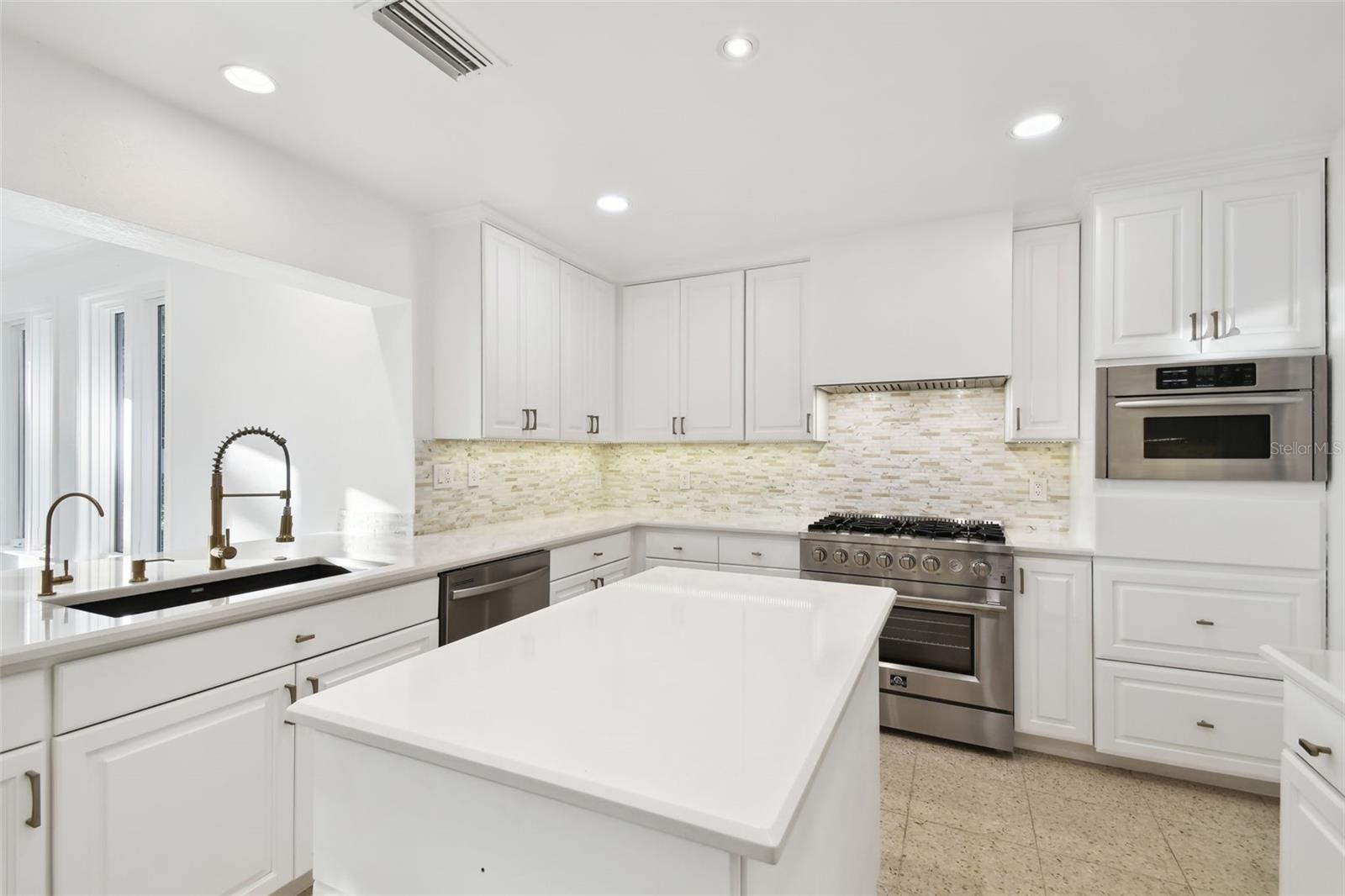 201 S SHORE CREST DR, TAMPA, FL, 33609