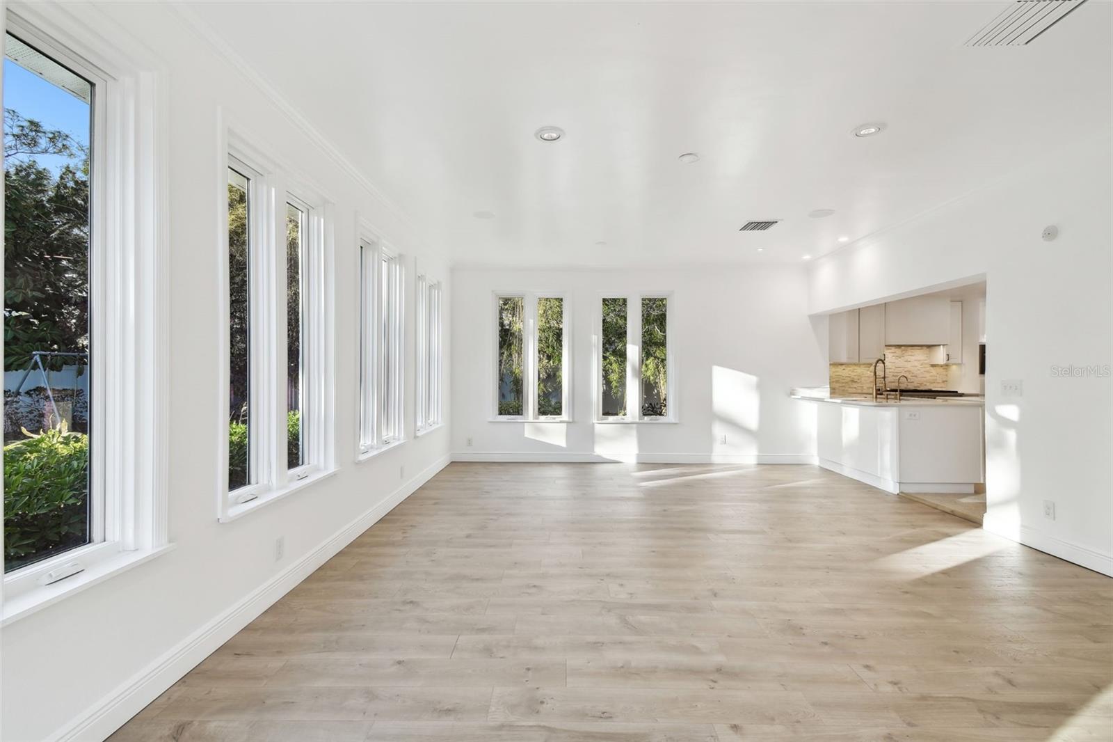 201 S SHORE CREST DR, TAMPA, FL, 33609