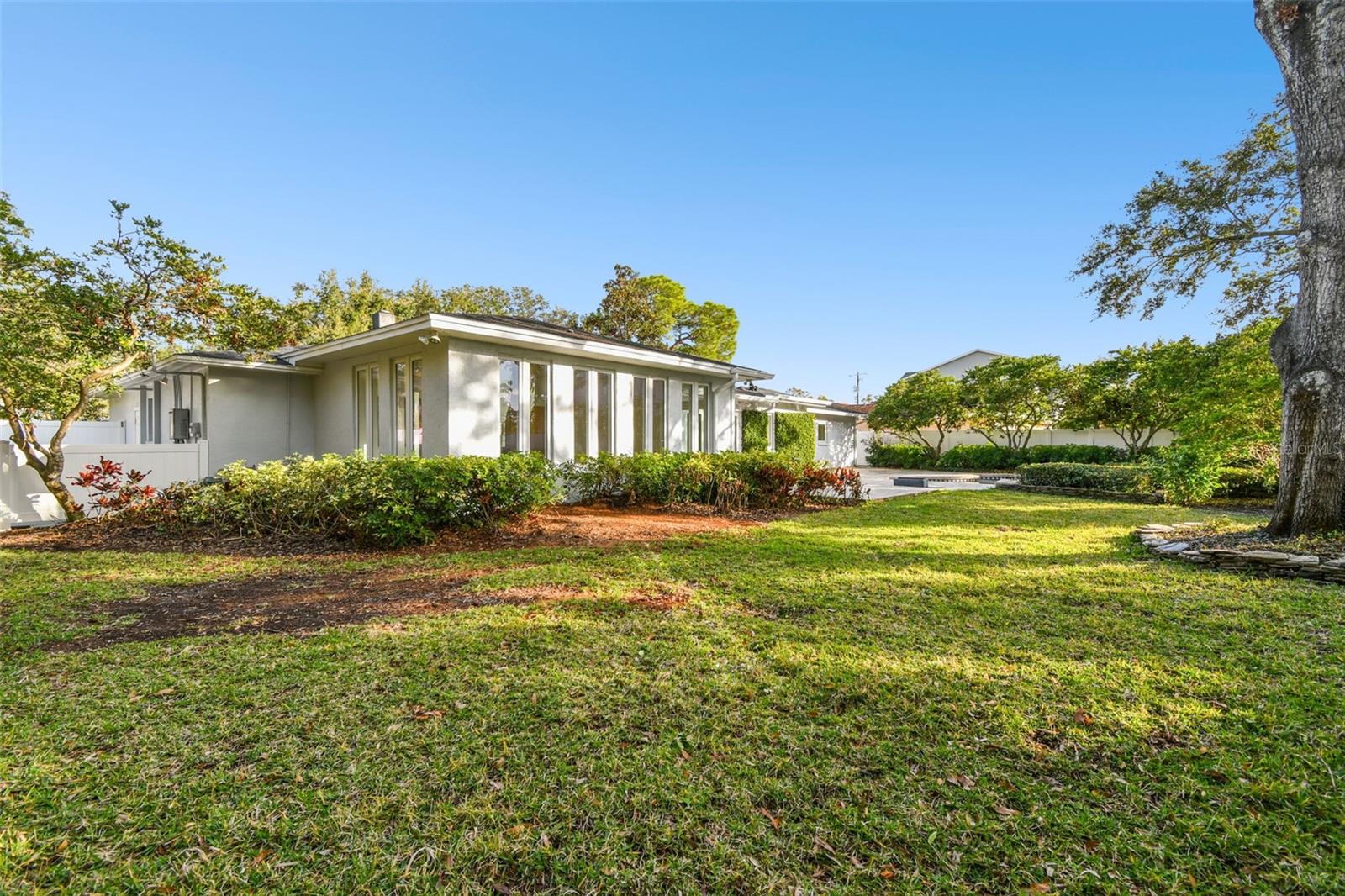 201 S SHORE CREST DR, TAMPA, FL, 33609