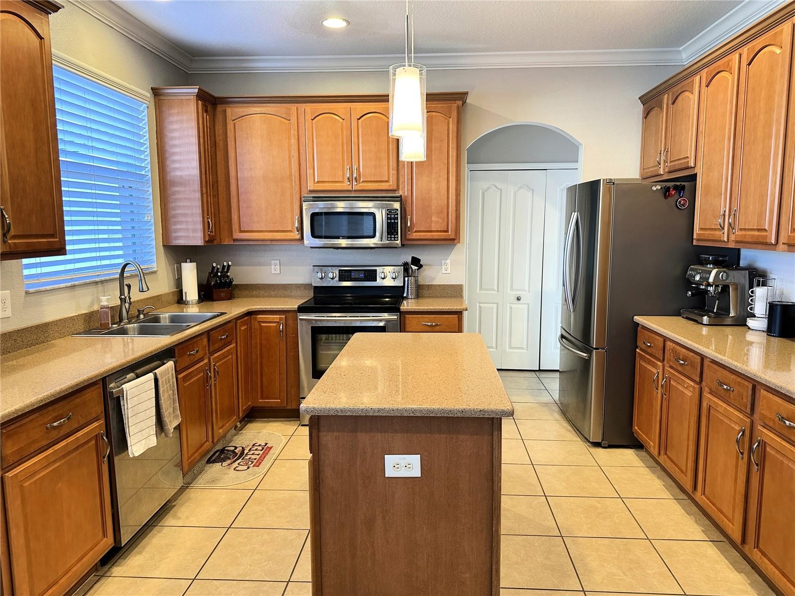 8010 ABBEY MIST CV, TAMPA, FL, 33619