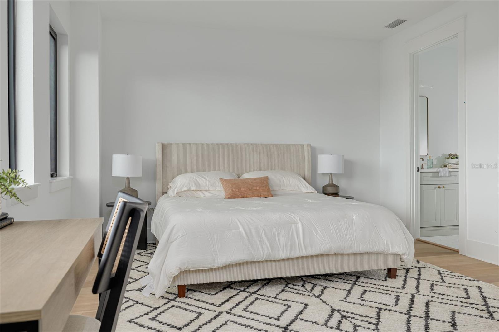 233 8TH ST N, ST PETERSBURG, FL, 33701