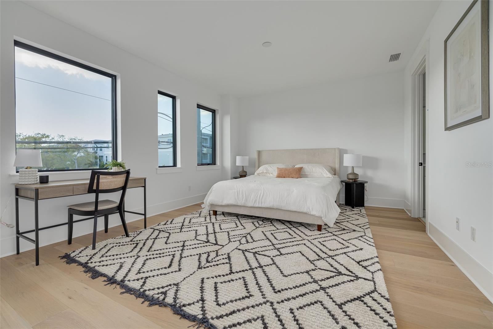 233 8TH ST N, ST PETERSBURG, FL, 33701