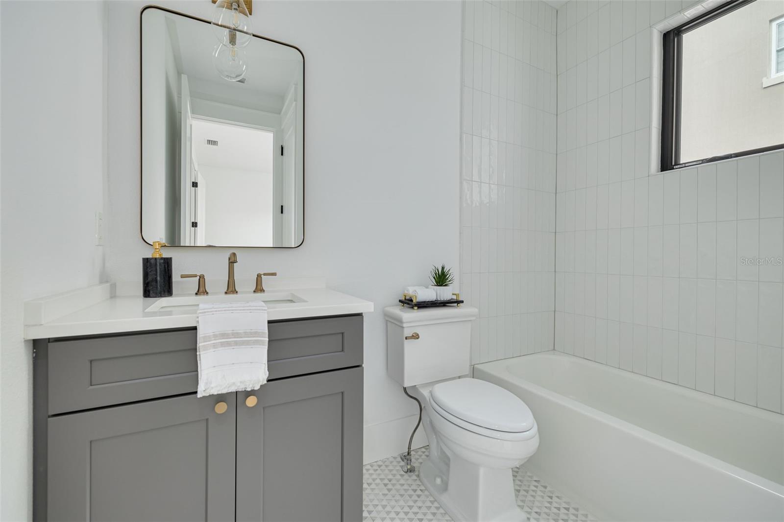 233 8TH ST N, ST PETERSBURG, FL, 33701