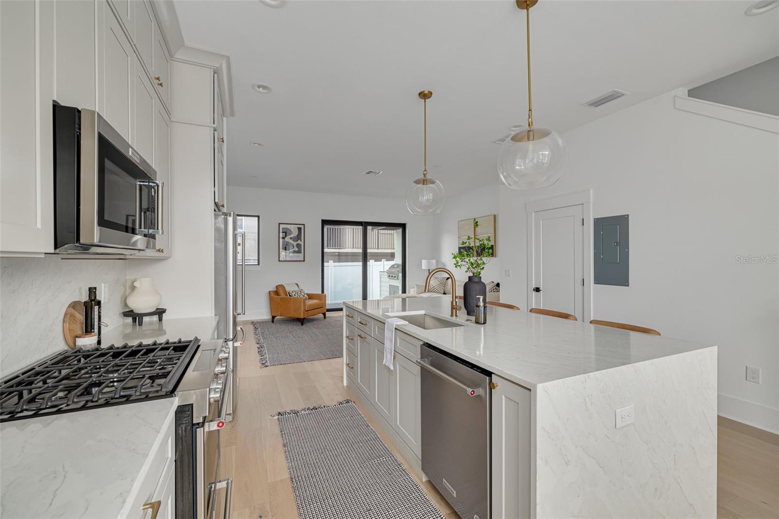 233 8TH ST N, ST PETERSBURG, FL, 33701