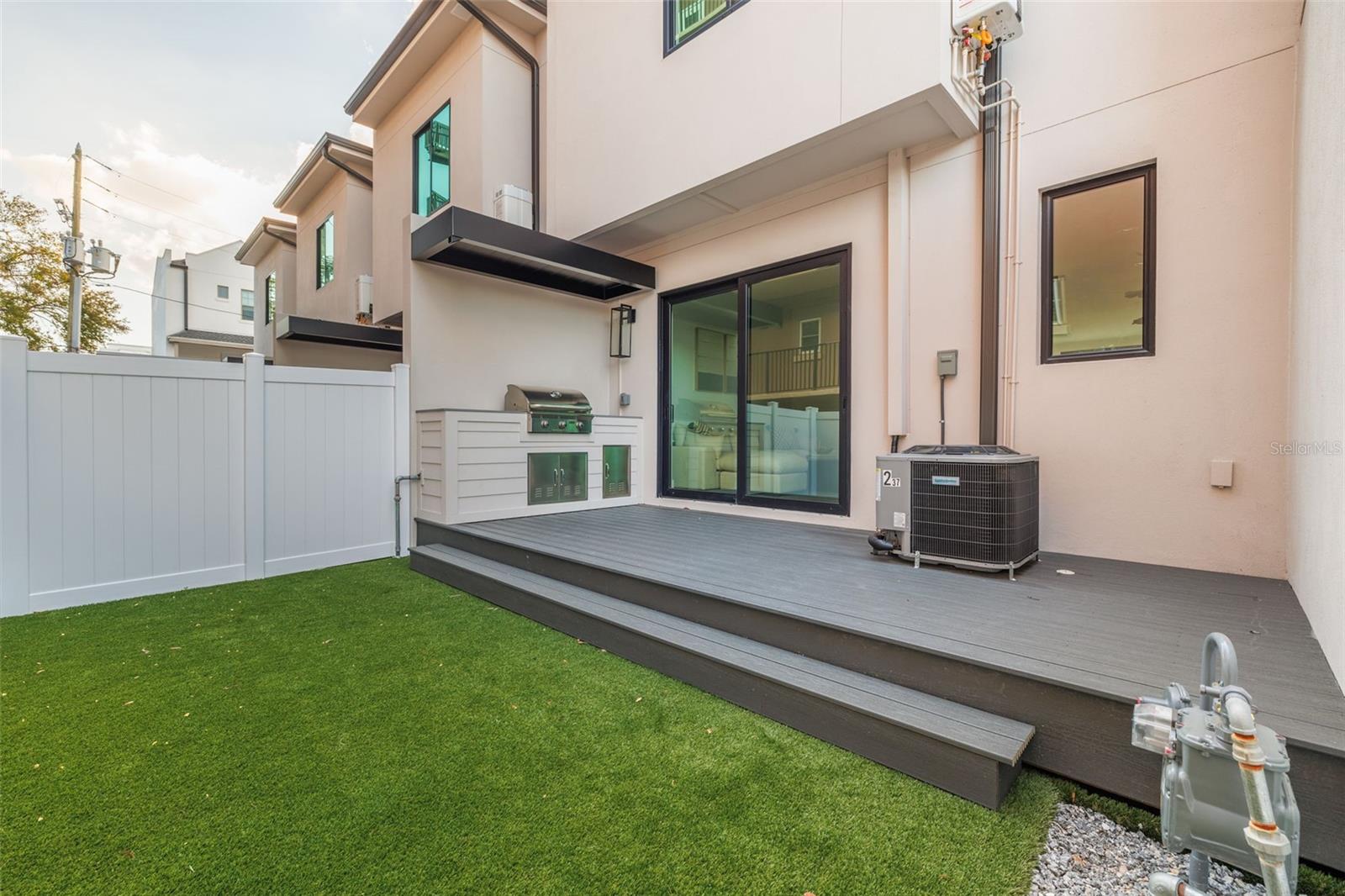 233 8TH ST N, ST PETERSBURG, FL, 33701