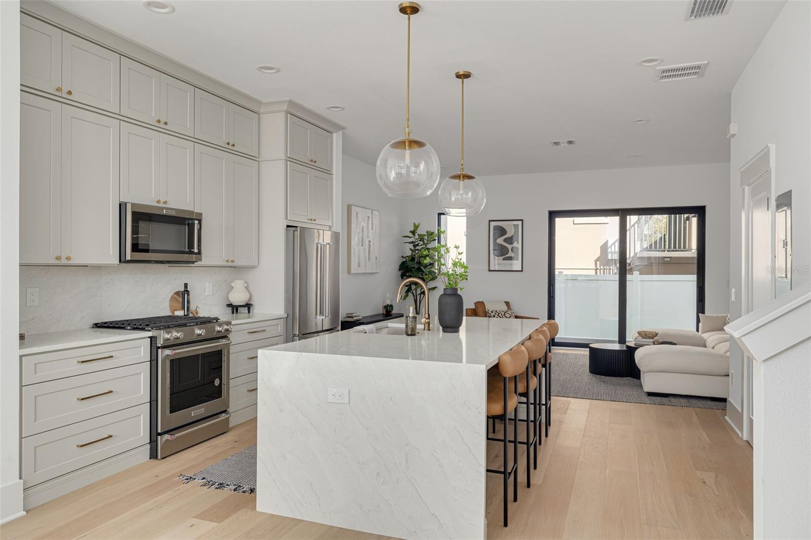 233 8TH ST N, ST PETERSBURG, FL, 33701