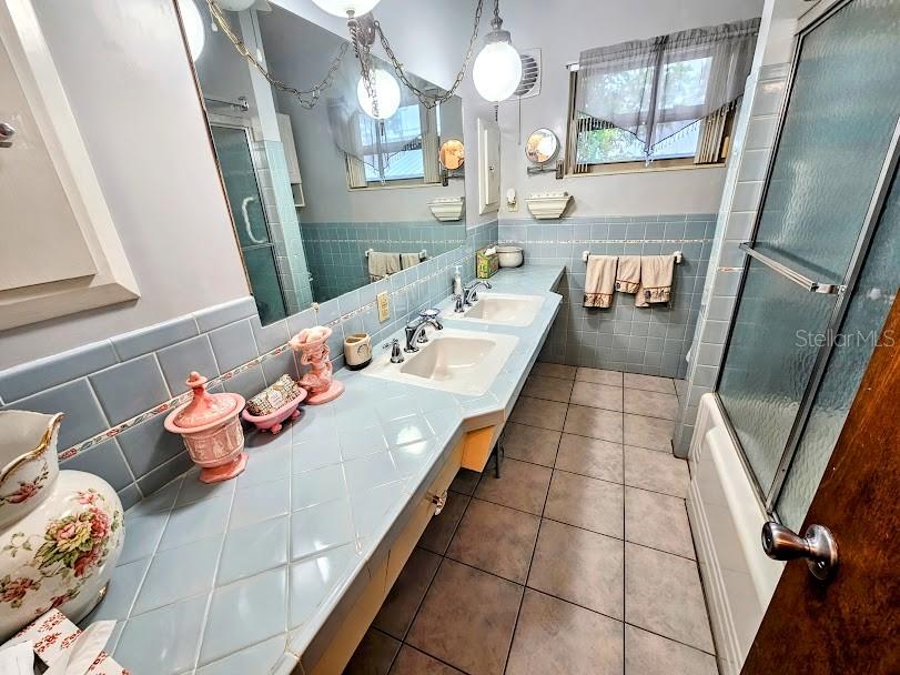 11046 54TH AVE N, ST PETERSBURG, FL, 33708