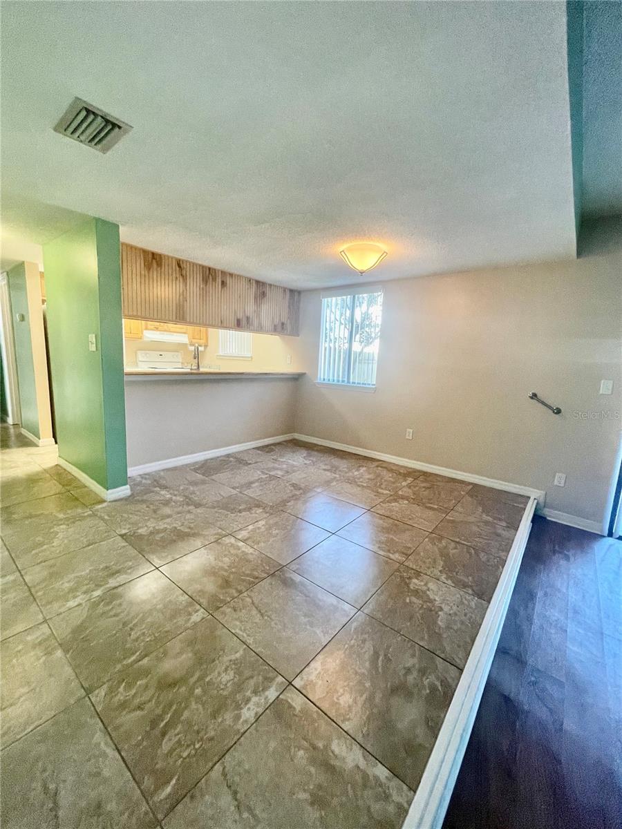 1404 OAK PL #J, APOPKA, FL, 32712