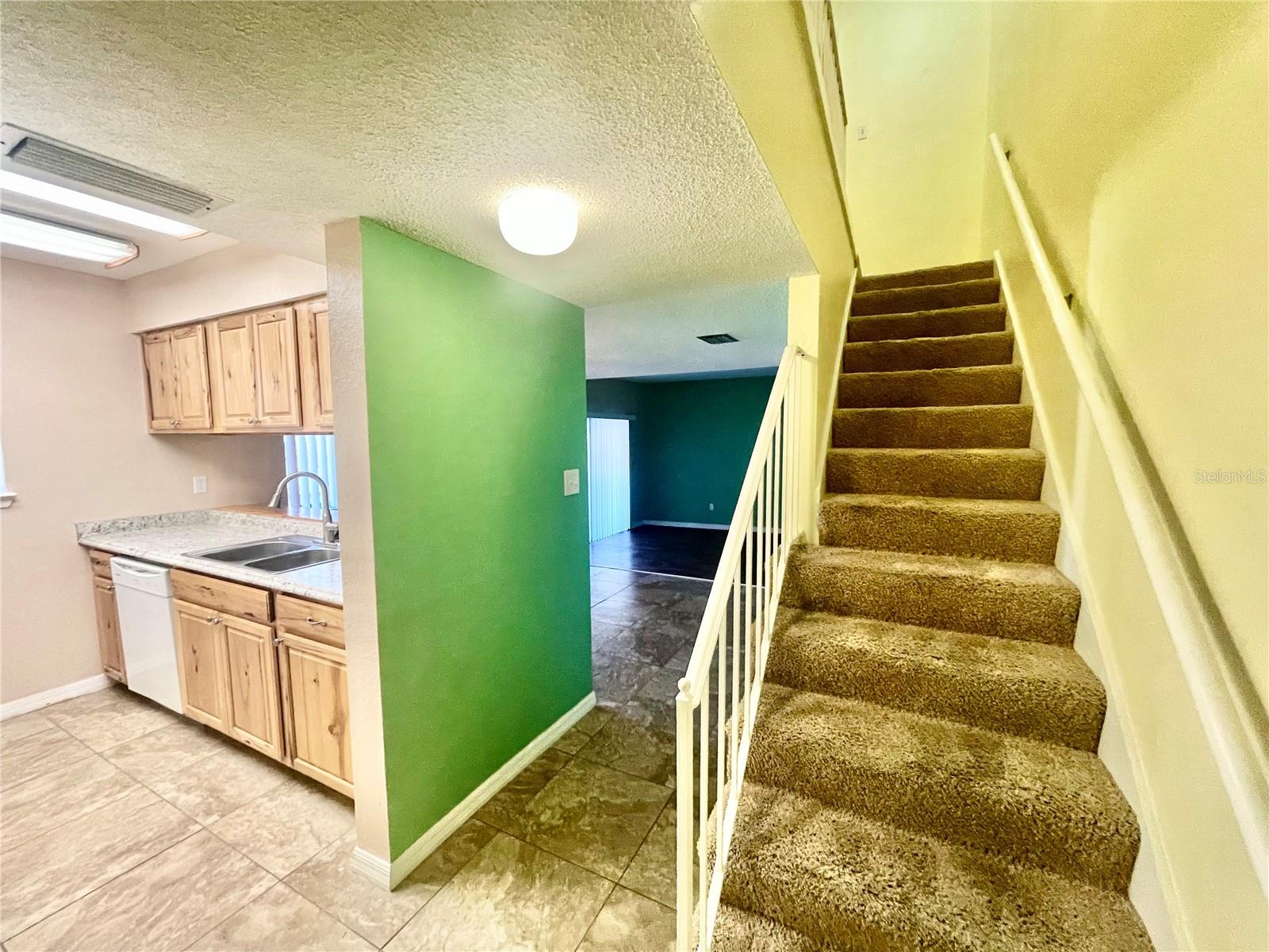 1404 OAK PL #J, APOPKA, FL, 32712