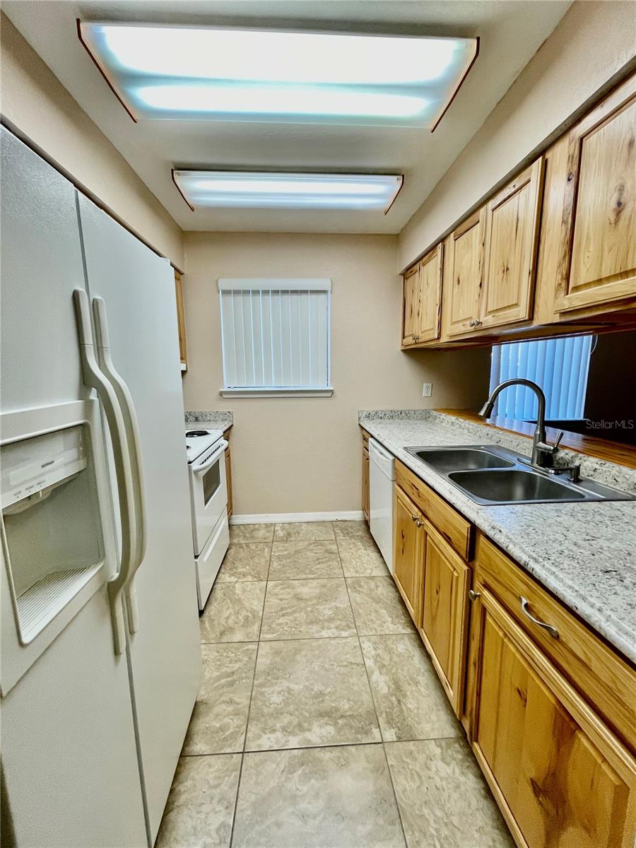 1404 OAK PL #J, APOPKA, FL, 32712