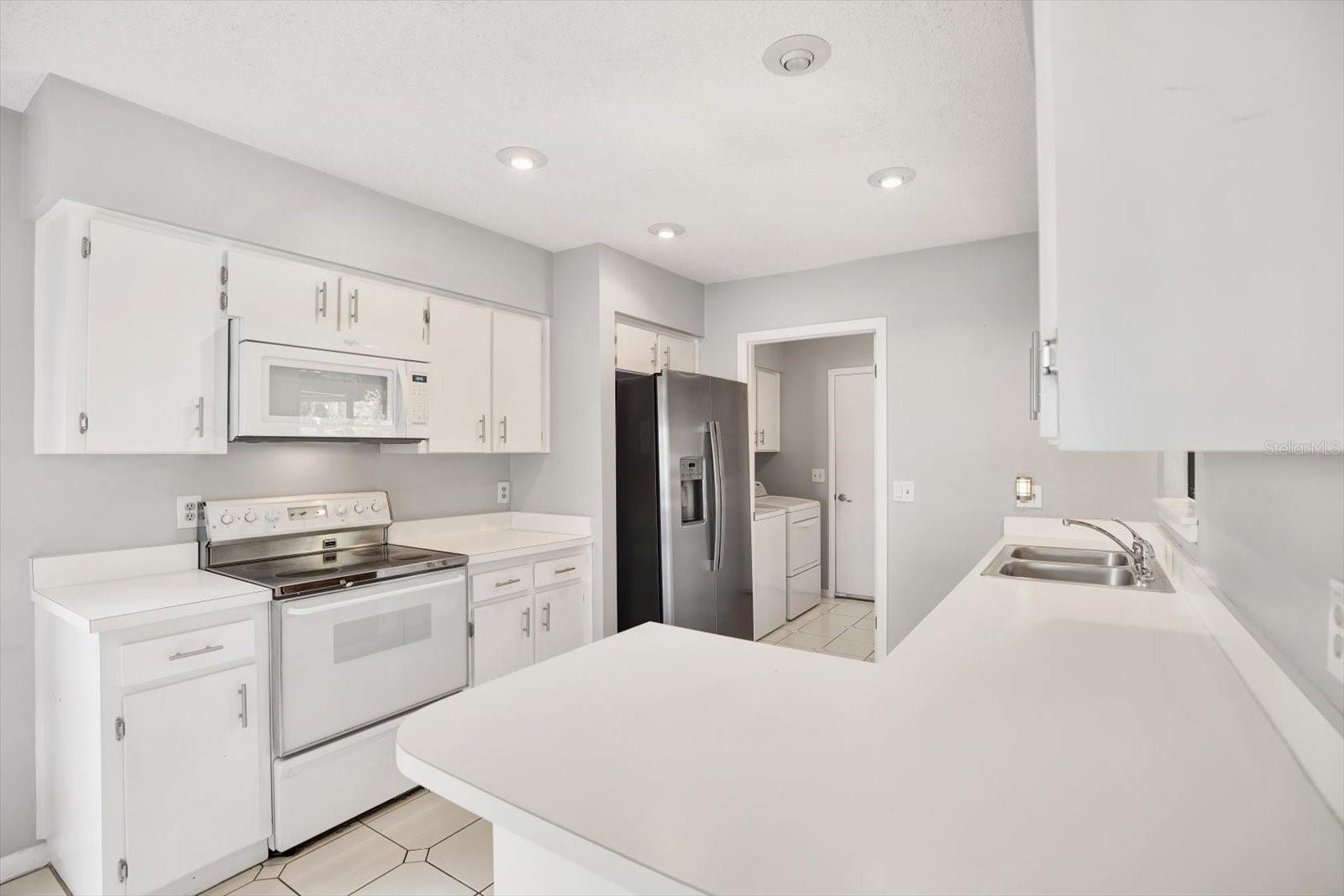 8304 PALMA VISTA LN, TAMPA, FL, 33614