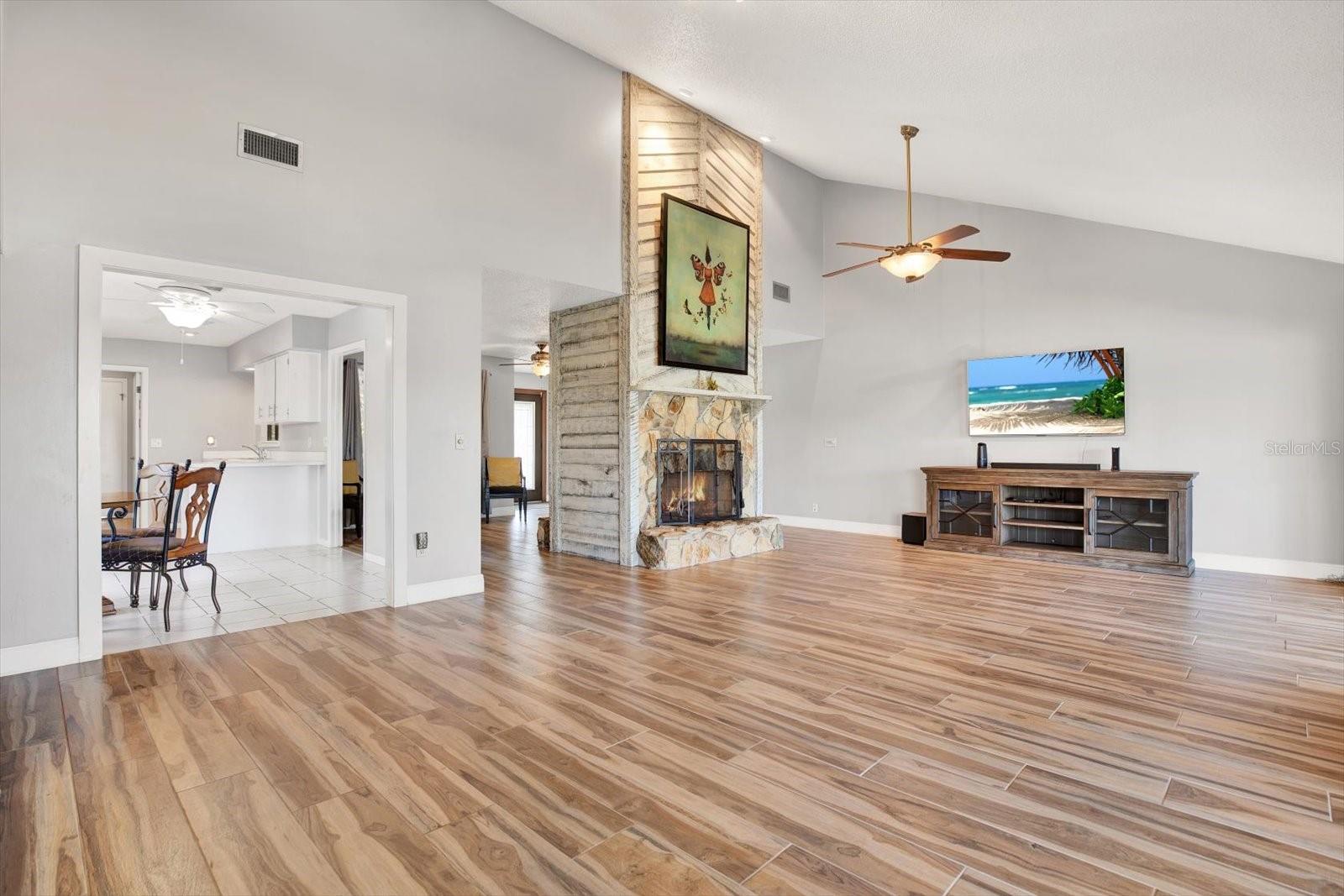 8304 PALMA VISTA LN, TAMPA, FL, 33614