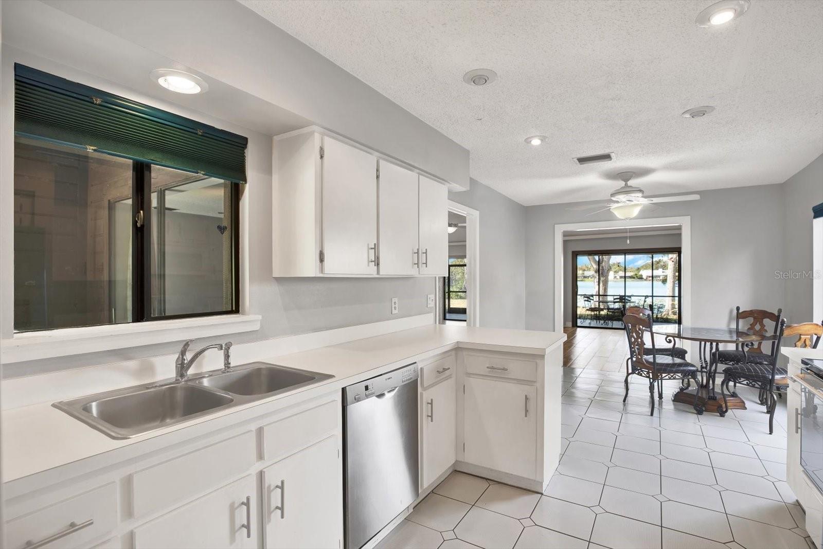 8304 PALMA VISTA LN, TAMPA, FL, 33614