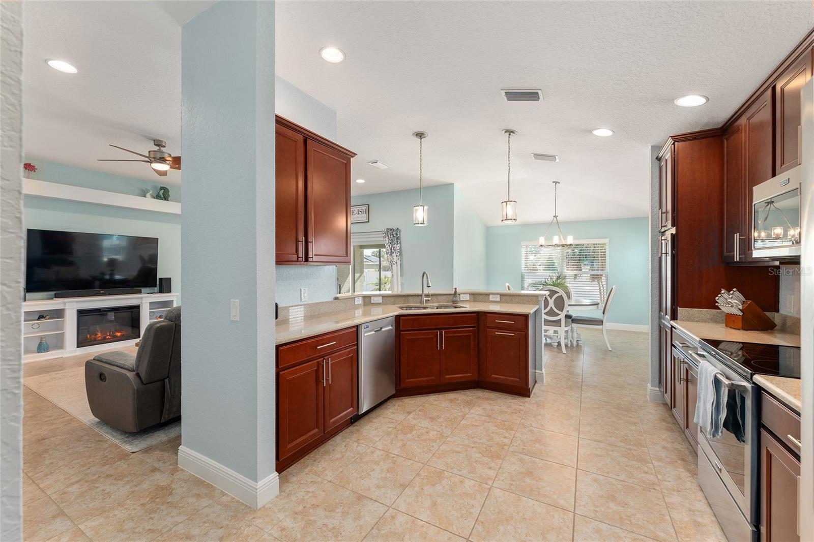 4987 BELTED KINGFISHER DR, OXFORD, FL, 34484