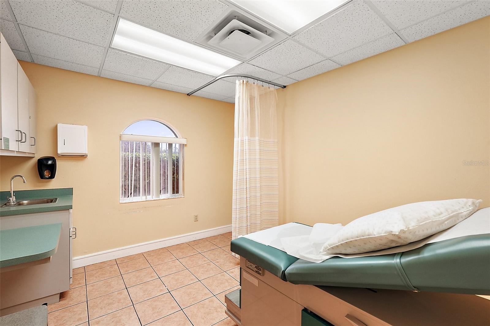 1414 E MAIN ST, LEESBURG, FL, 34748