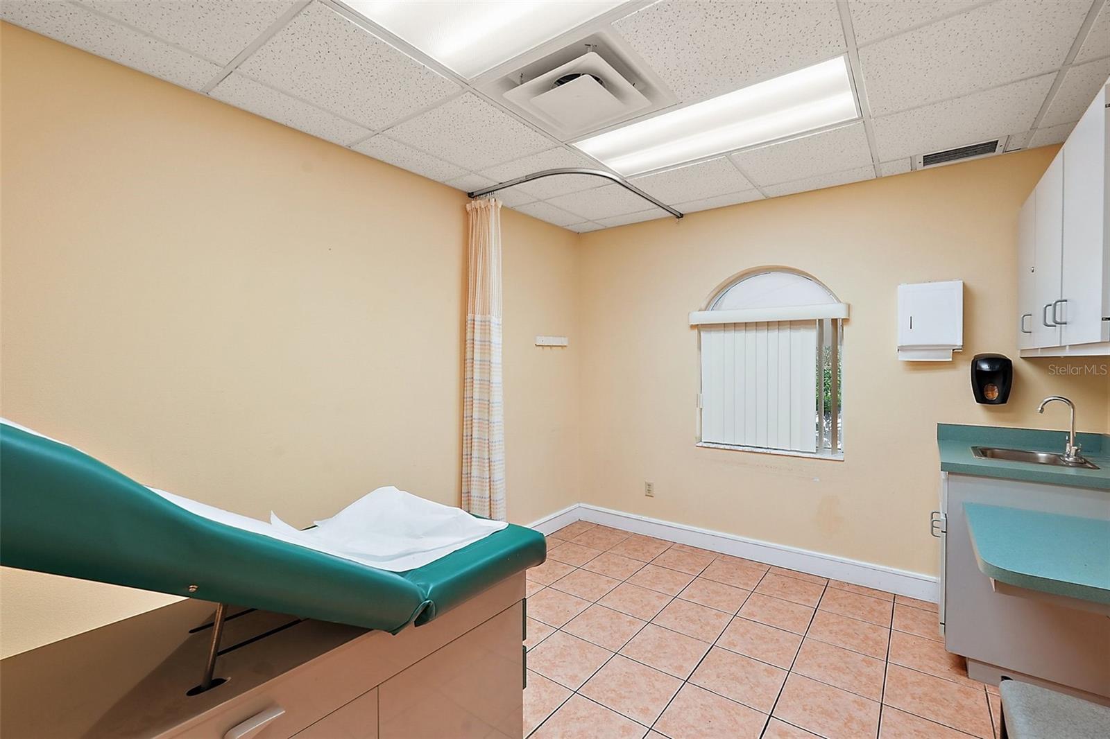 1414 E MAIN ST, LEESBURG, FL, 34748
