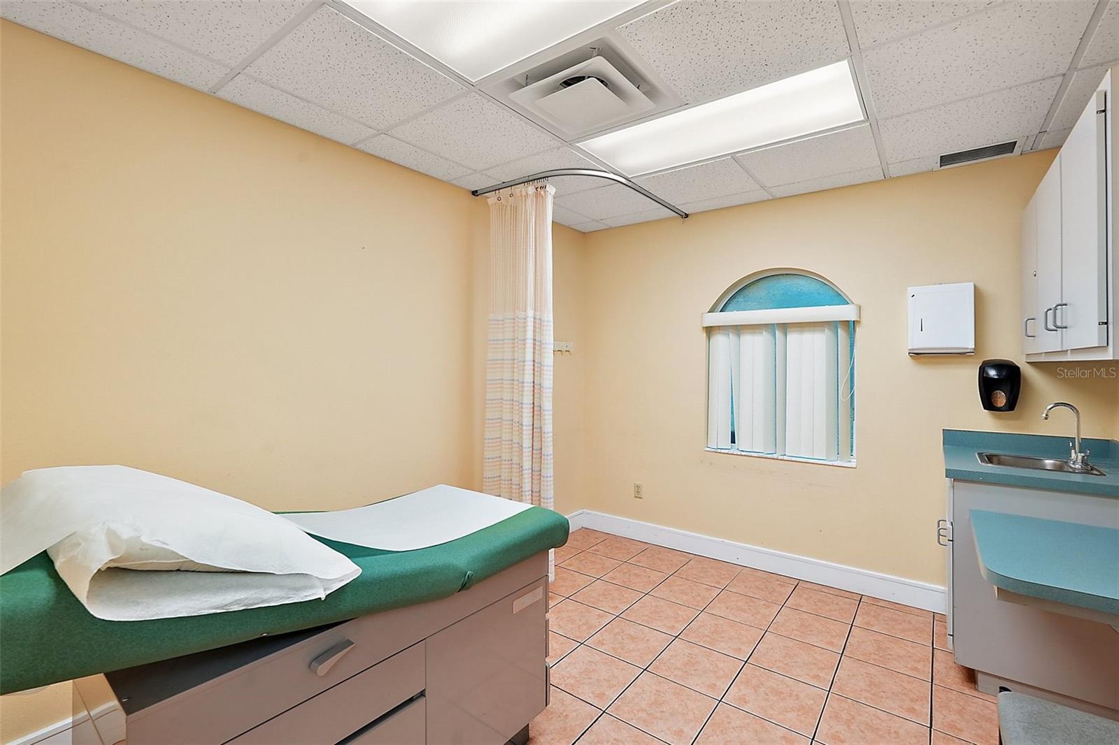 1414 E MAIN ST, LEESBURG, FL, 34748