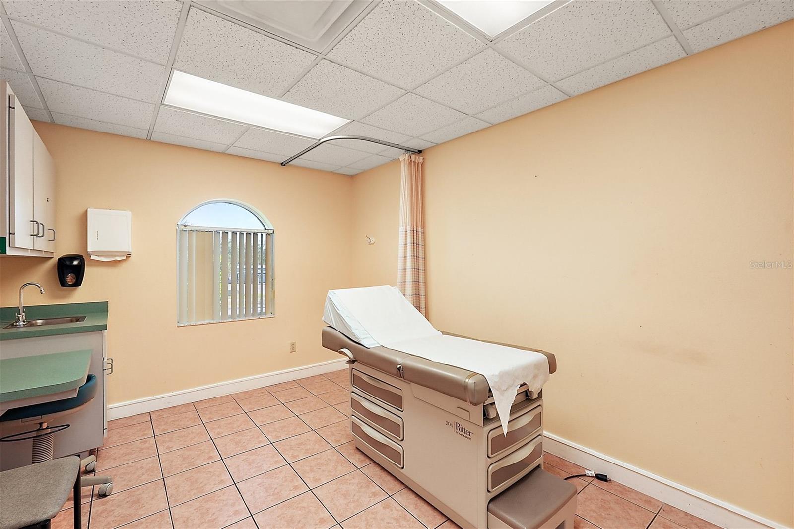 1414 E MAIN ST, LEESBURG, FL, 34748