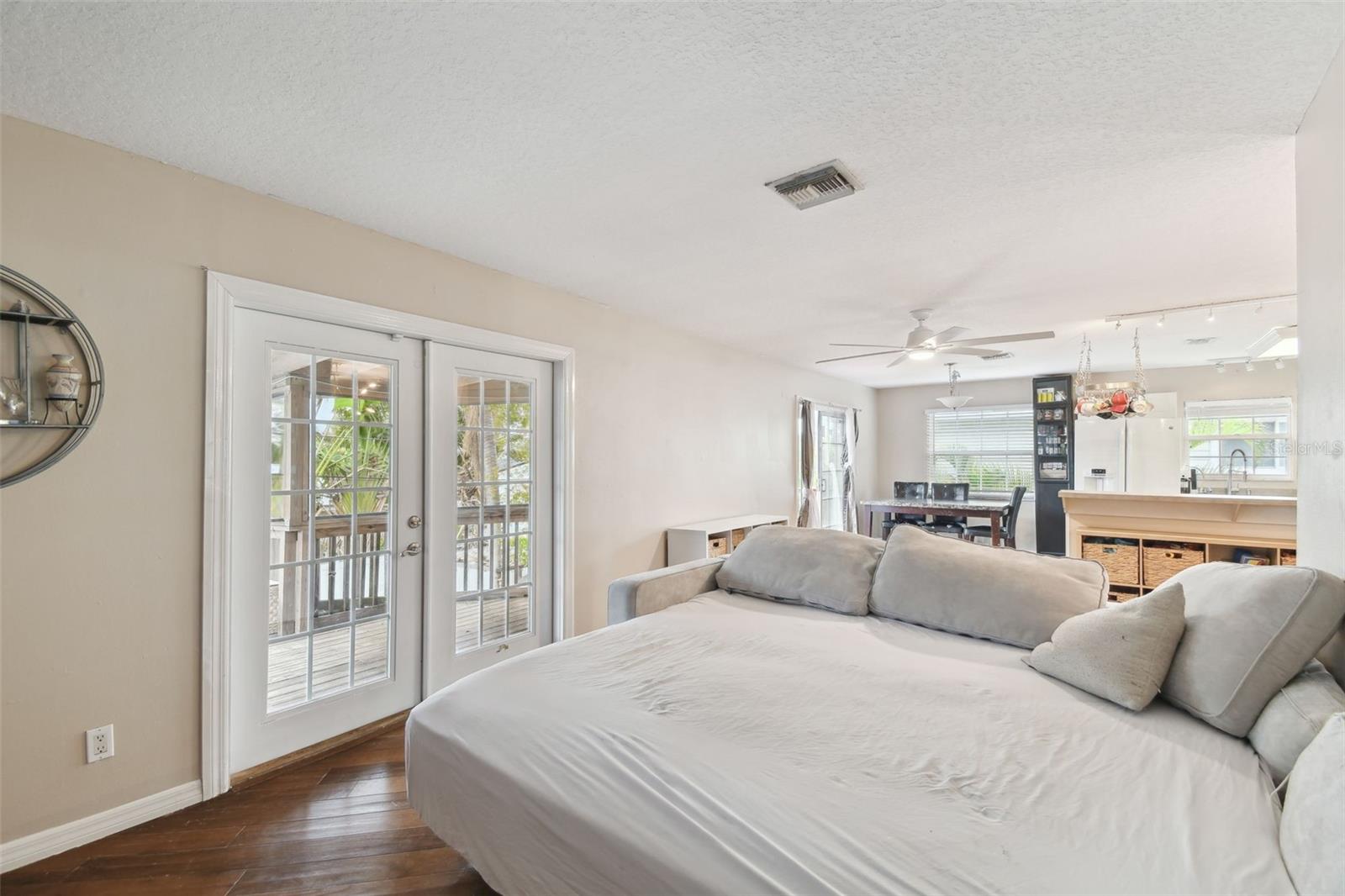 1866 MICHIGAN AVE NE, ST PETERSBURG, FL, 33703