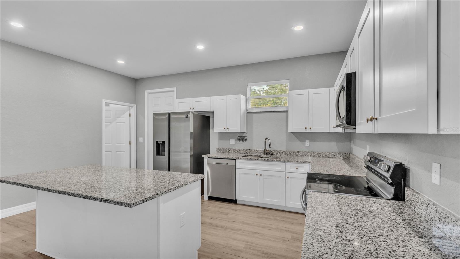 1033 FLEMING AVE, LAKELAND, FL, 33815