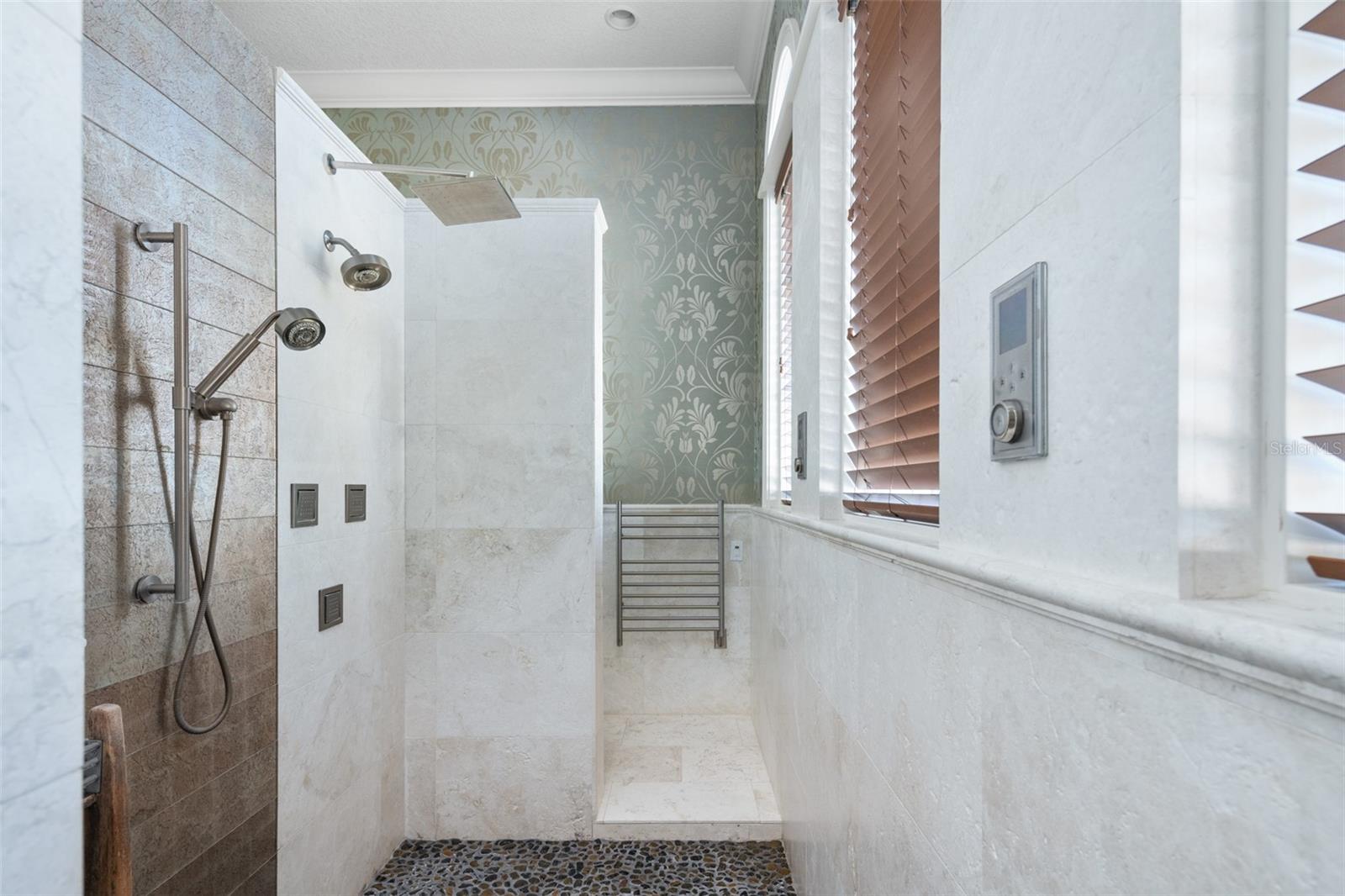 O6275556 Property Photo