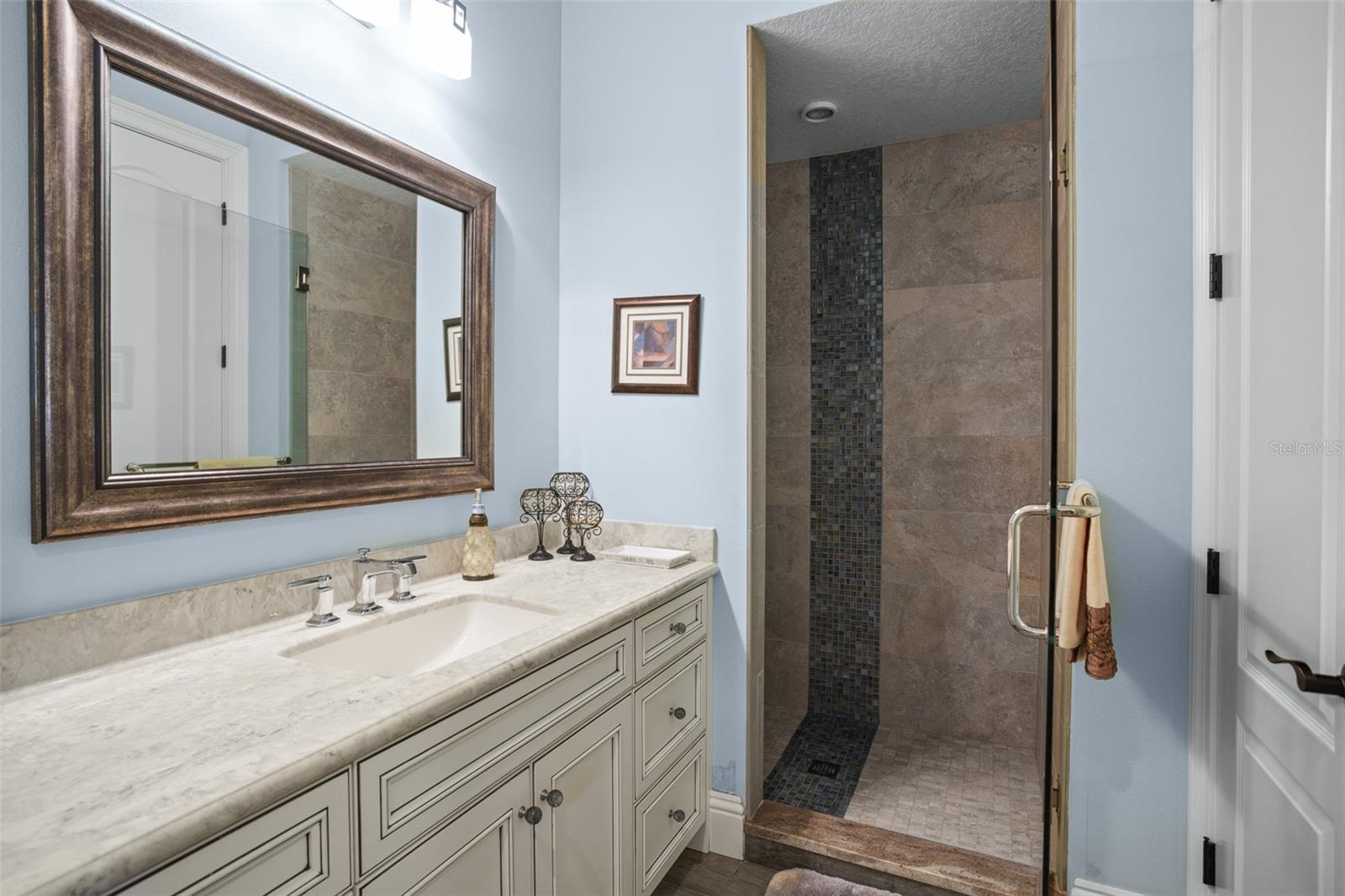 O6275556 Property Photo