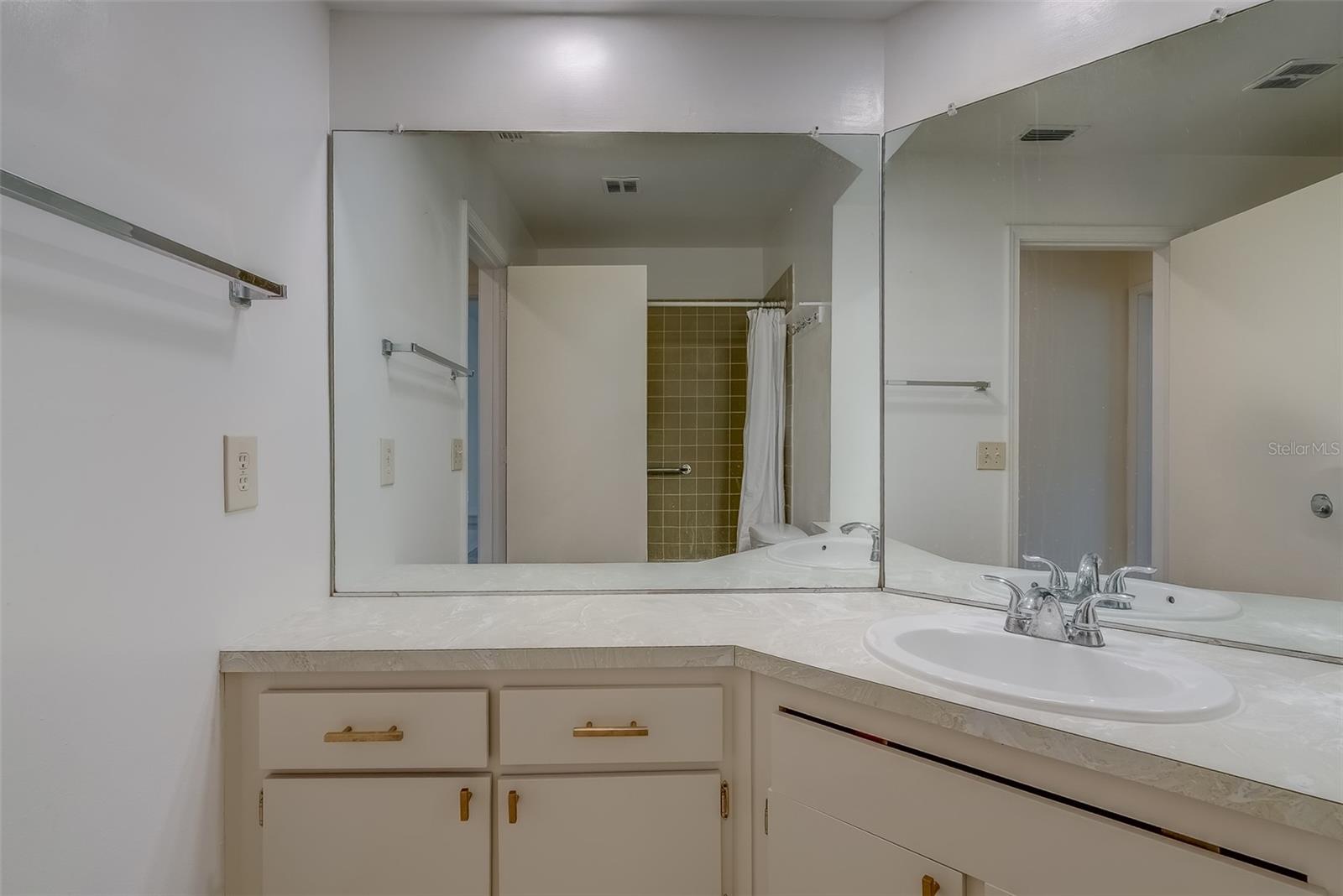 64 COUNTRY CLUB DR, LARGO, FL, 33771