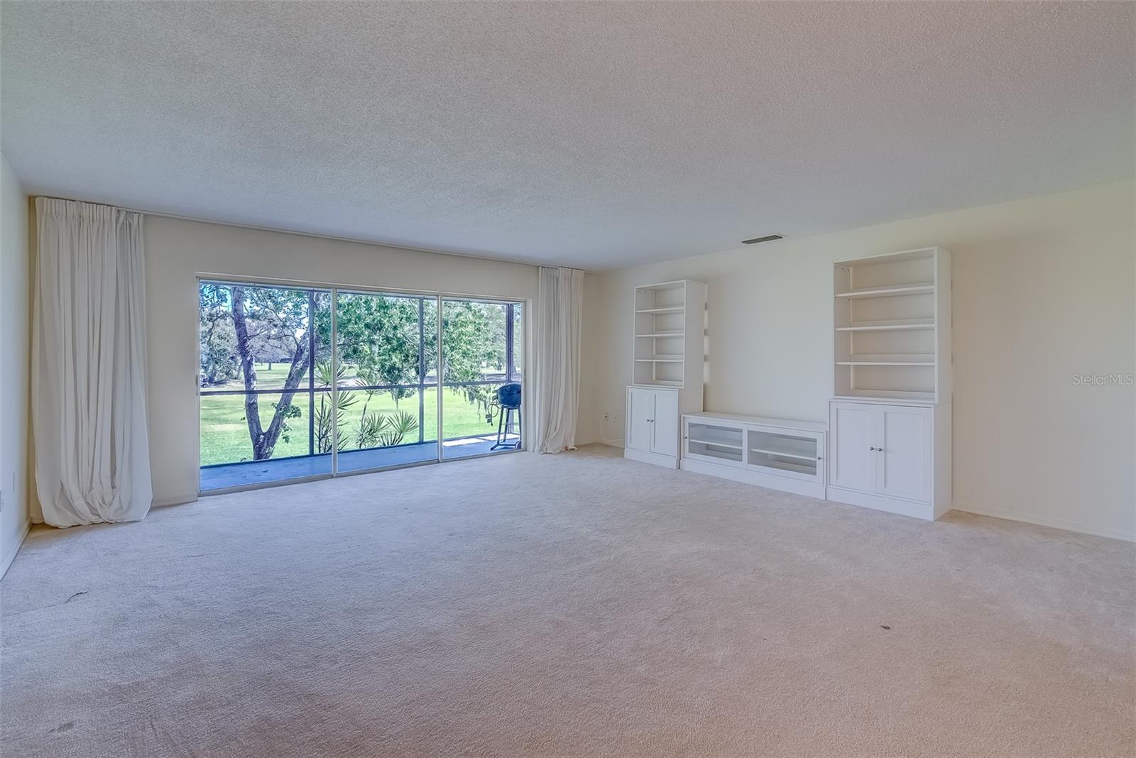 64 COUNTRY CLUB DR, LARGO, FL, 33771