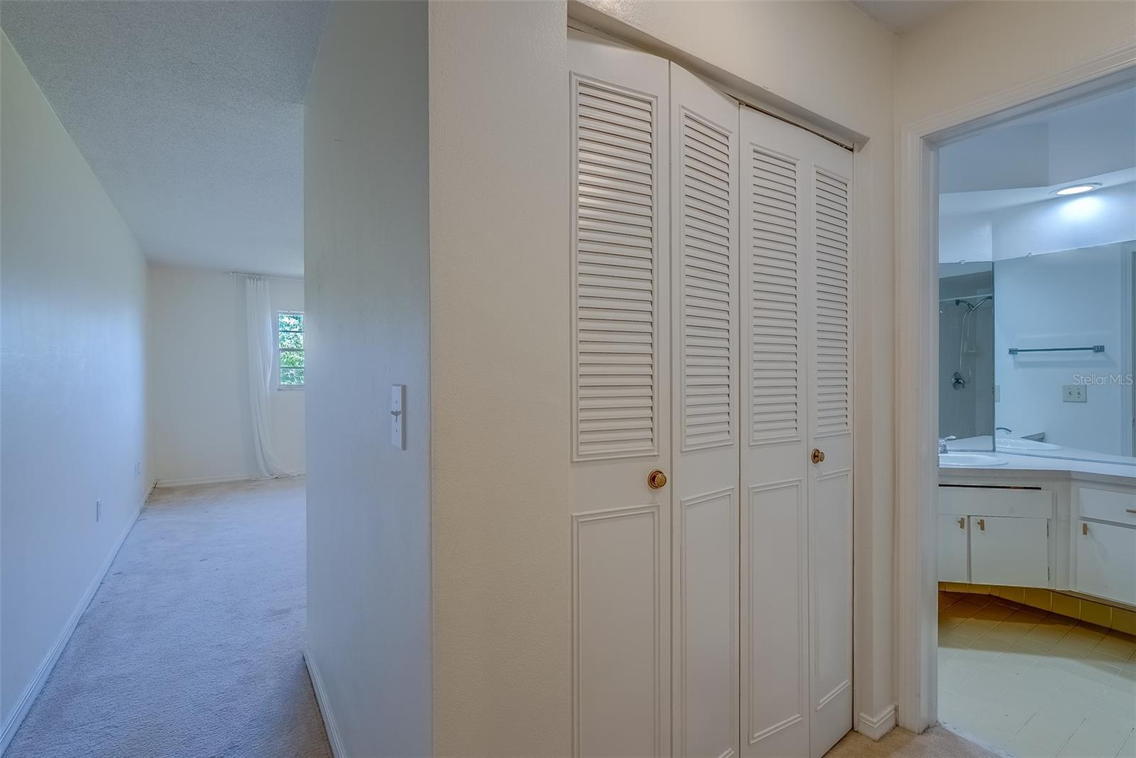 64 COUNTRY CLUB DR, LARGO, FL, 33771