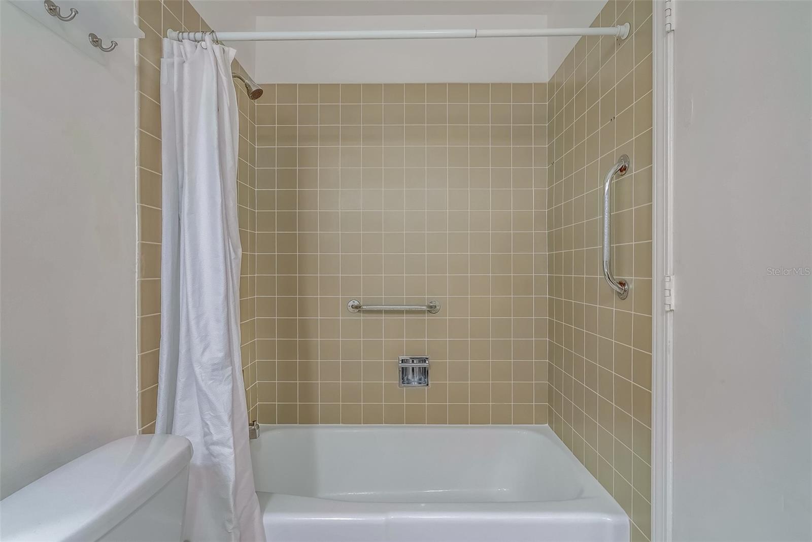 64 COUNTRY CLUB DR, LARGO, FL, 33771