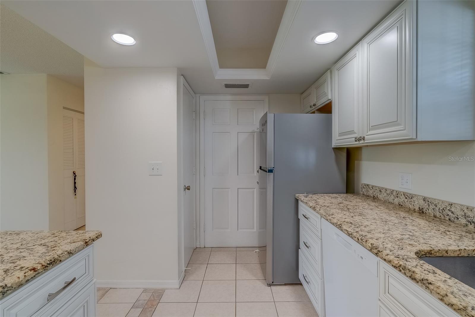 64 COUNTRY CLUB DR, LARGO, FL, 33771