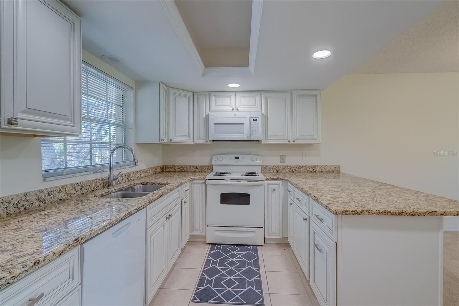 64 COUNTRY CLUB DR, LARGO, FL, 33771